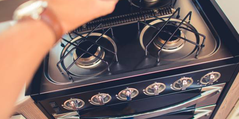 How does rental RV’s cooking range work?